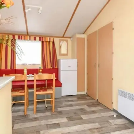 Camping Mobil-home Confortable Avec Terrasse Pour 6 Pers. - Api-1-52-1642 *