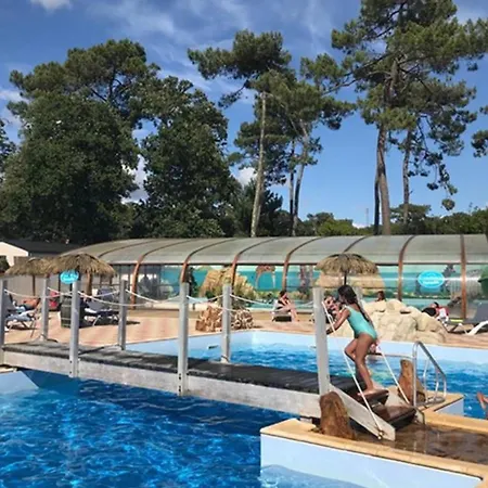 Mobil-home Confortable Avec Terrasse Pour 6 Pers. - Api-1-52-1642 Camping Jard-sur-Mer