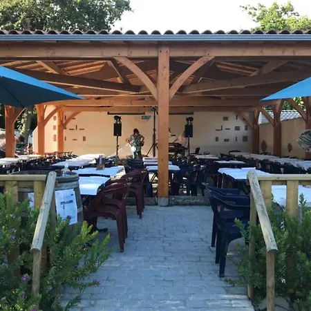Mobil-home Confortable Avec Terrasse Pour 6 Pers. - Api-1-52-1642 Camping Jard-sur-Mer